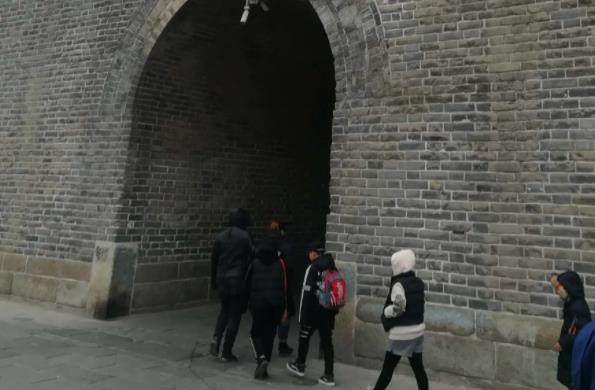關于描寫夢回故鄉的現代詩歌