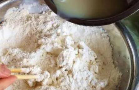 蒸饃和面用冷水還是熱水呢？